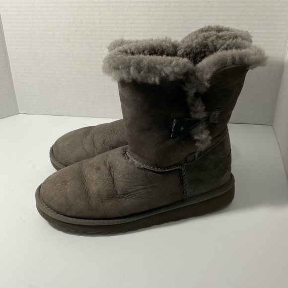 Ugg Pre-Owned Women's Bailey Button II Gray Boots size 7 - Picture 4 of 10
